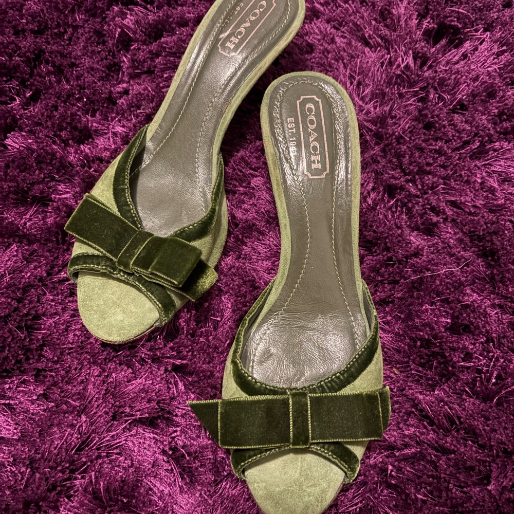 COACH Vintage Olive Green Velvet Bow Kitten Heels